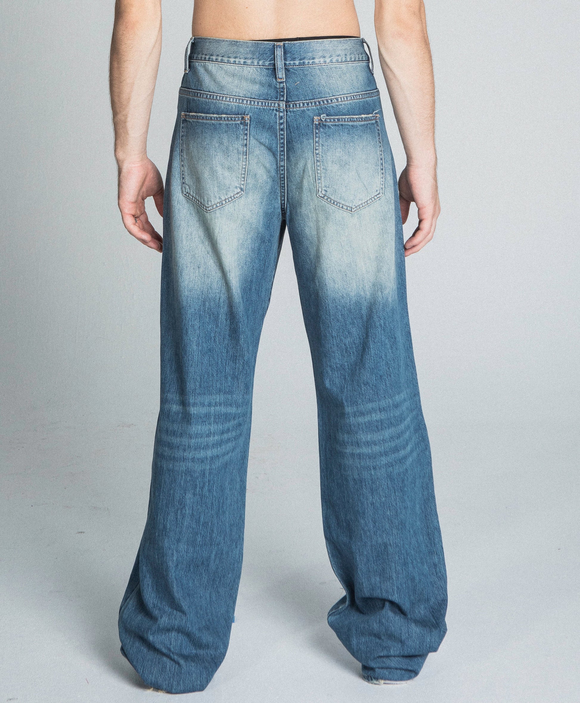 AJ09-3 CLASSIC BLUE LIGHTLY DISTRESSED BAGGY JEANS
